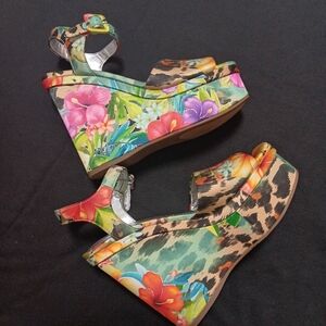 Multicolored floral platform sandals